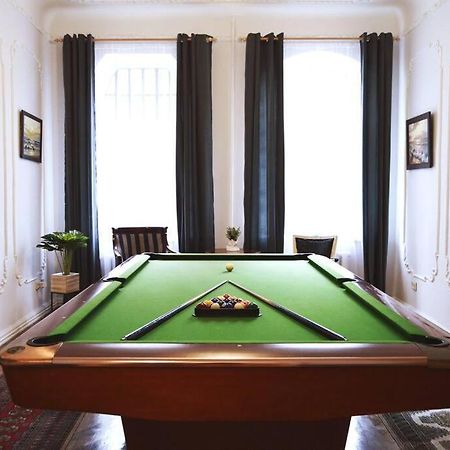 Unique Spacious Classic 3 Bedroom Midtown Apartment ! Billiard Room ! Riga Ngoại thất bức ảnh