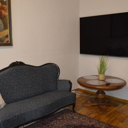 Unique Spacious Classic 3 Bedroom Midtown Apartment ! Billiard Room ! Riga Ngoại thất bức ảnh