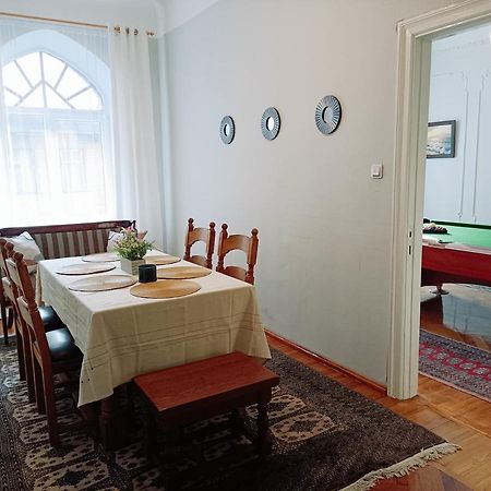 Unique Spacious Classic 3 Bedroom Midtown Apartment ! Billiard Room ! Riga Ngoại thất bức ảnh