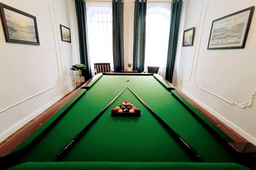 Unique Spacious Classic 3 Bedroom Midtown Apartment ! Billiard Room ! Riga Ngoại thất bức ảnh