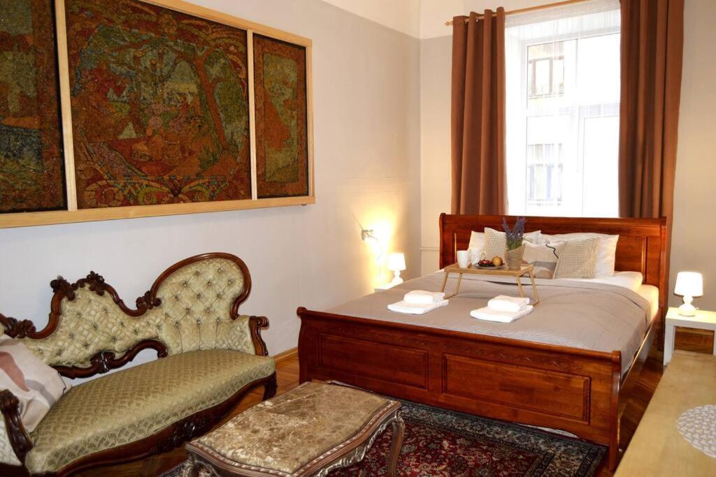 Unique Spacious Classic 3 Bedroom Midtown Apartment ! Billiard Room ! Riga Ngoại thất bức ảnh