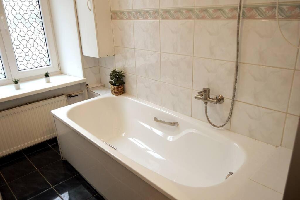 Unique Spacious Classic 3 Bedroom Midtown Apartment ! Billiard Room ! Riga Ngoại thất bức ảnh