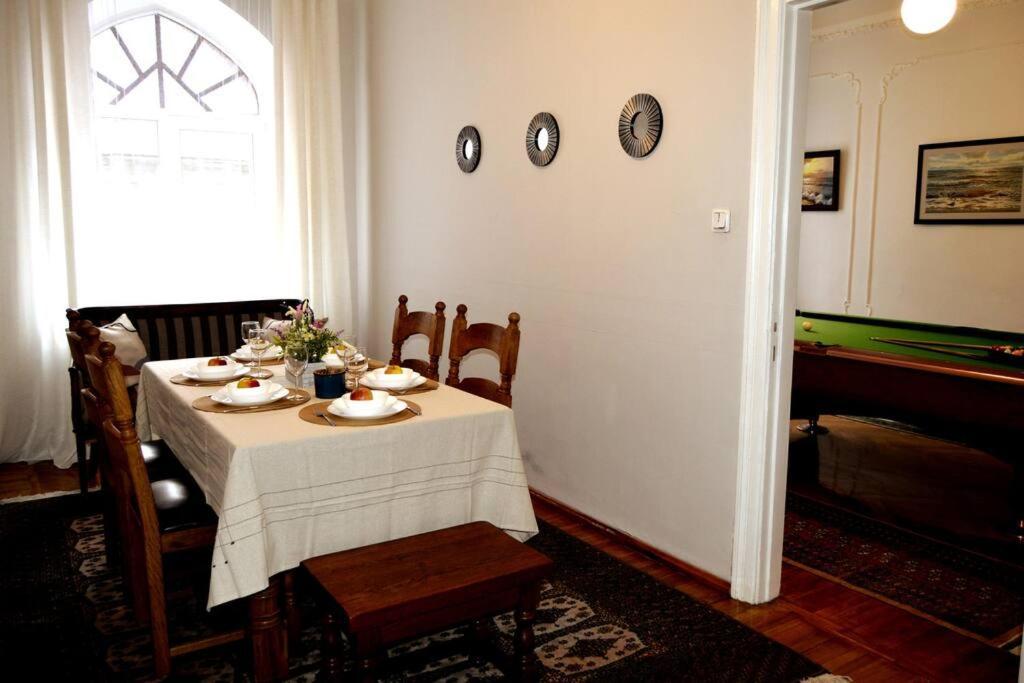 Unique Spacious Classic 3 Bedroom Midtown Apartment ! Billiard Room ! Riga Ngoại thất bức ảnh