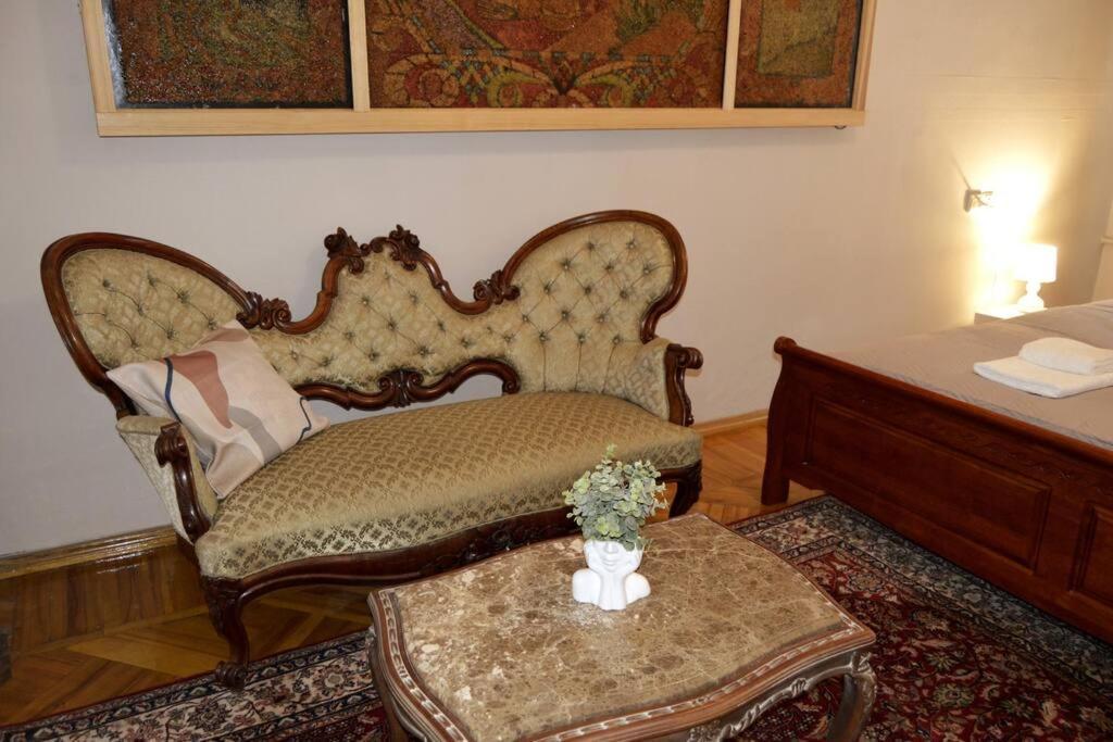 Unique Spacious Classic 3 Bedroom Midtown Apartment ! Billiard Room ! Riga Ngoại thất bức ảnh