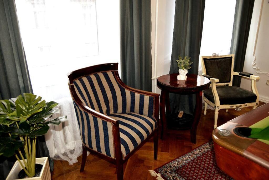 Unique Spacious Classic 3 Bedroom Midtown Apartment ! Billiard Room ! Riga Ngoại thất bức ảnh