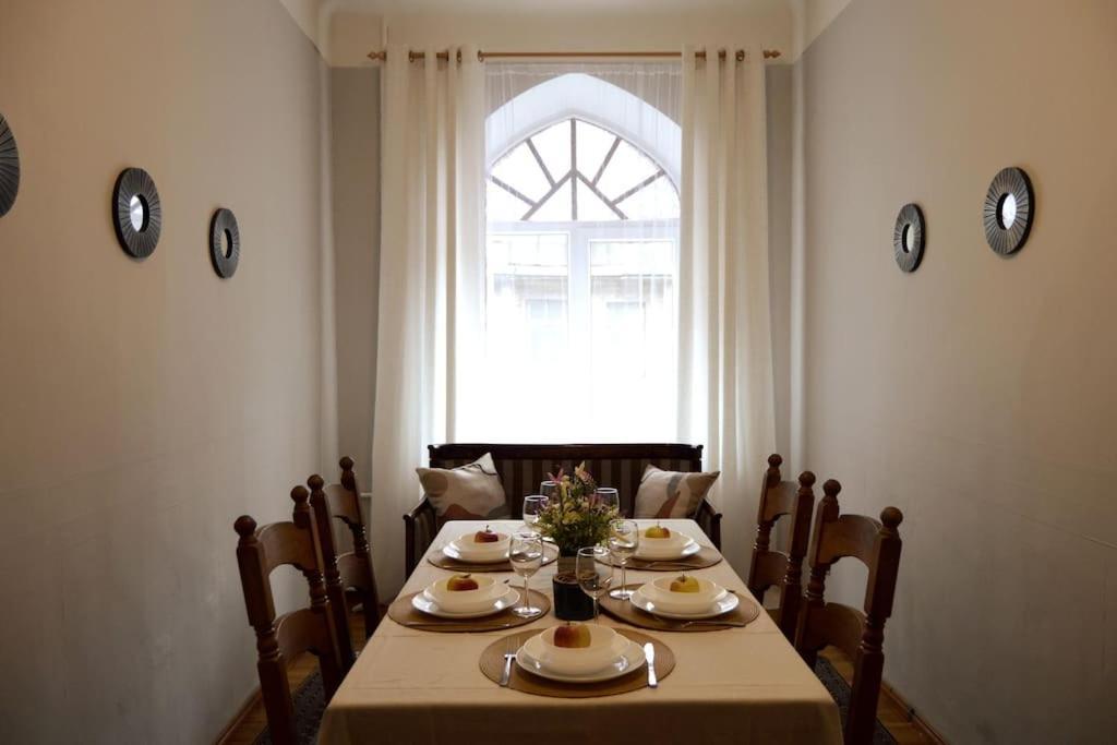 Unique Spacious Classic 3 Bedroom Midtown Apartment ! Billiard Room ! Riga Ngoại thất bức ảnh