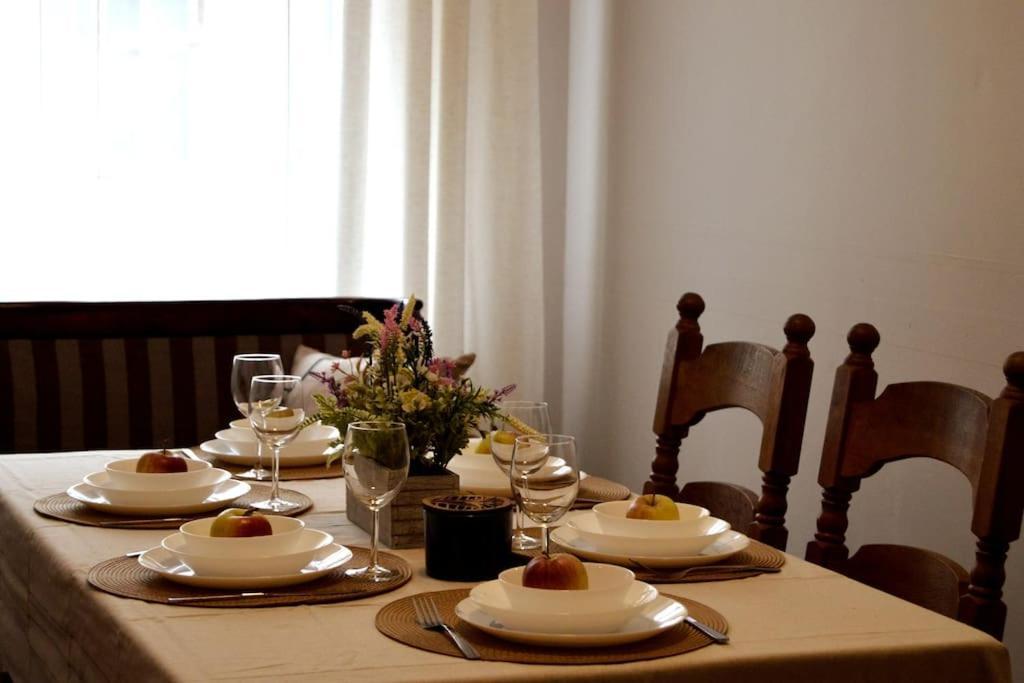 Unique Spacious Classic 3 Bedroom Midtown Apartment ! Billiard Room ! Riga Ngoại thất bức ảnh