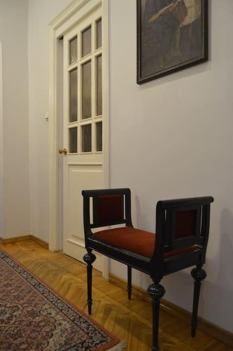 Unique Spacious Classic 3 Bedroom Midtown Apartment ! Billiard Room ! Riga Ngoại thất bức ảnh