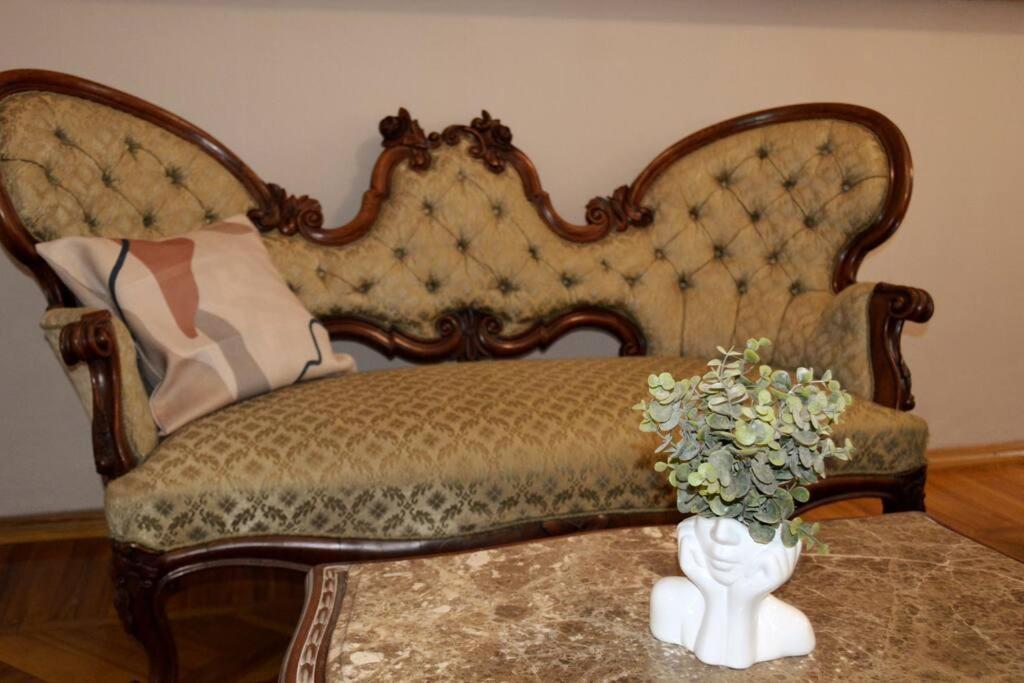 Unique Spacious Classic 3 Bedroom Midtown Apartment ! Billiard Room ! Riga Ngoại thất bức ảnh