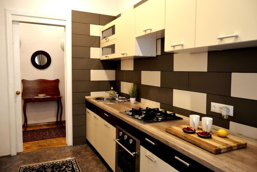 Unique Spacious Classic 3 Bedroom Midtown Apartment ! Billiard Room ! Riga Ngoại thất bức ảnh