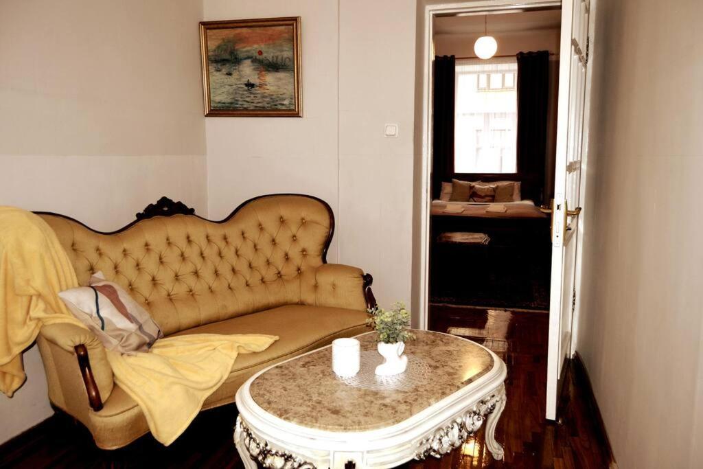 Unique Spacious Classic 3 Bedroom Midtown Apartment ! Billiard Room ! Riga Ngoại thất bức ảnh