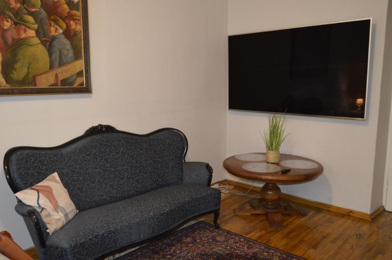 Unique Spacious Classic 3 Bedroom Midtown Apartment ! Billiard Room ! Riga Ngoại thất bức ảnh