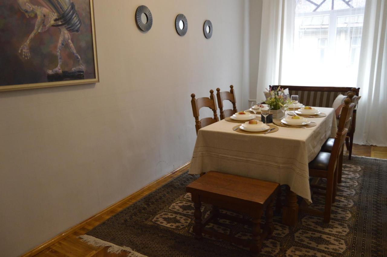 Unique Spacious Classic 3 Bedroom Midtown Apartment ! Billiard Room ! Riga Ngoại thất bức ảnh
