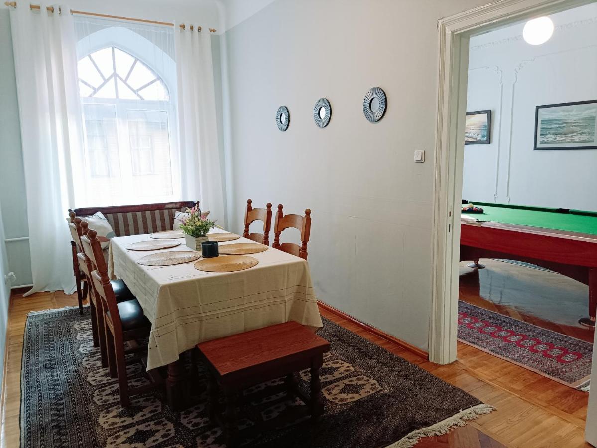 Unique Spacious Classic 3 Bedroom Midtown Apartment ! Billiard Room ! Riga Ngoại thất bức ảnh