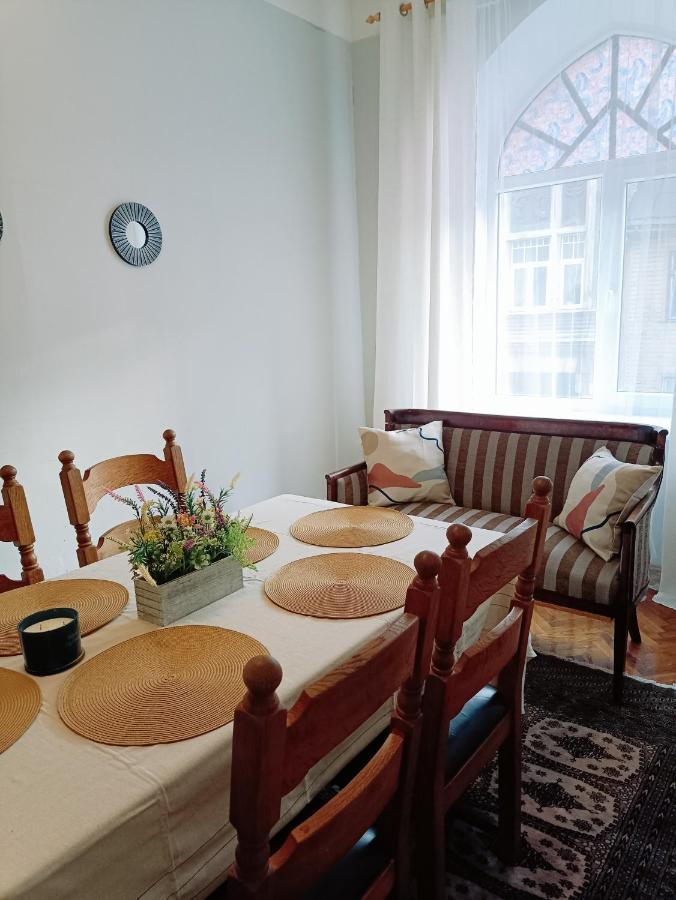 Unique Spacious Classic 3 Bedroom Midtown Apartment ! Billiard Room ! Riga Ngoại thất bức ảnh