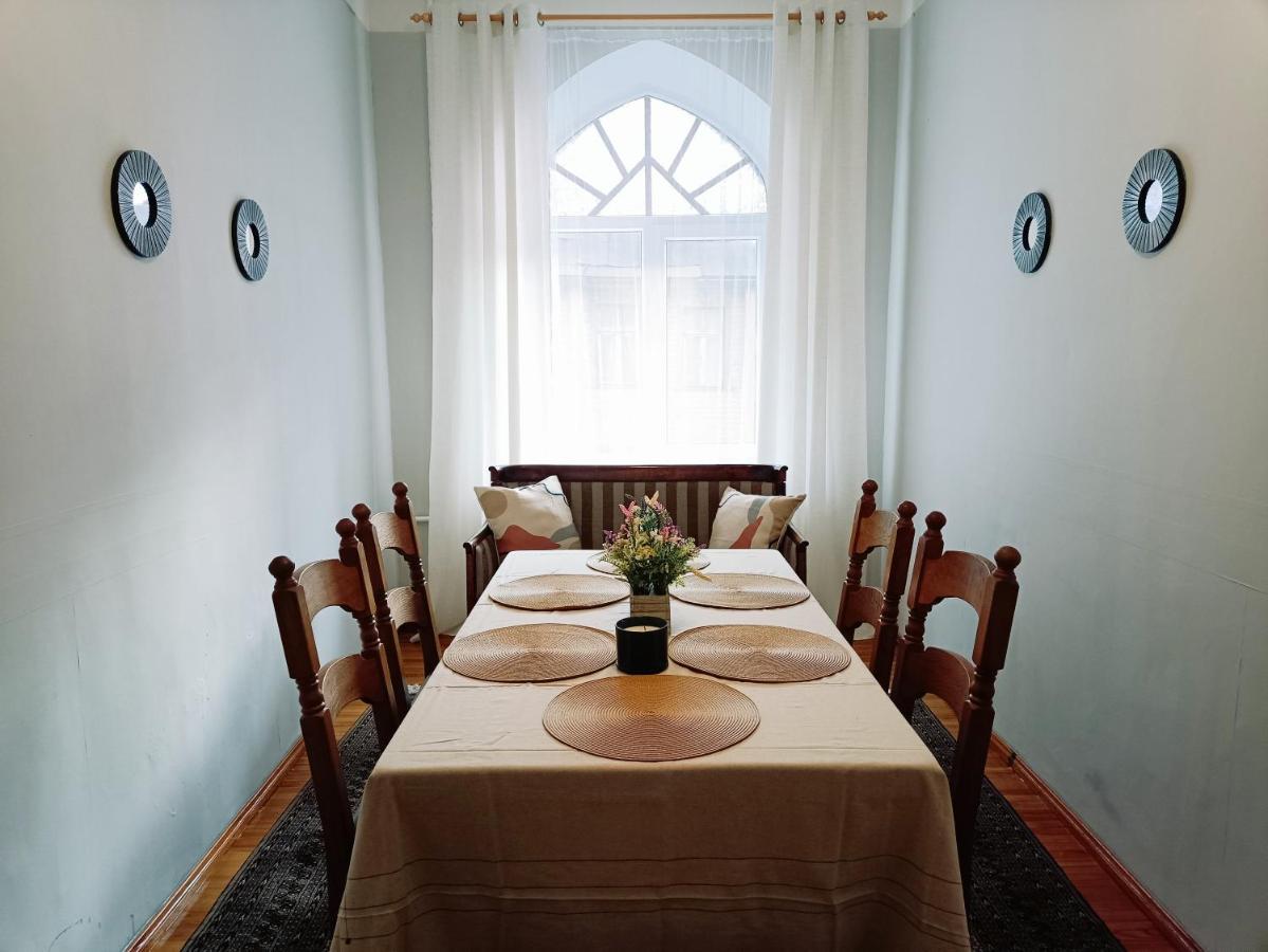 Unique Spacious Classic 3 Bedroom Midtown Apartment ! Billiard Room ! Riga Ngoại thất bức ảnh